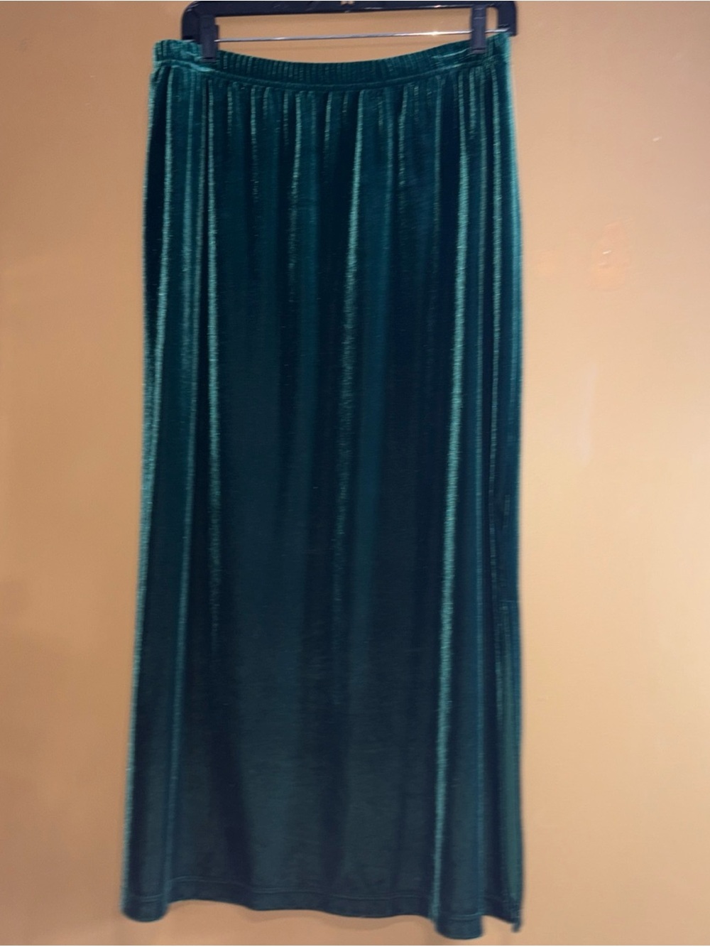 HC774 Cervelle Women Velvet Long Skirt A-line Size large Green In Color.